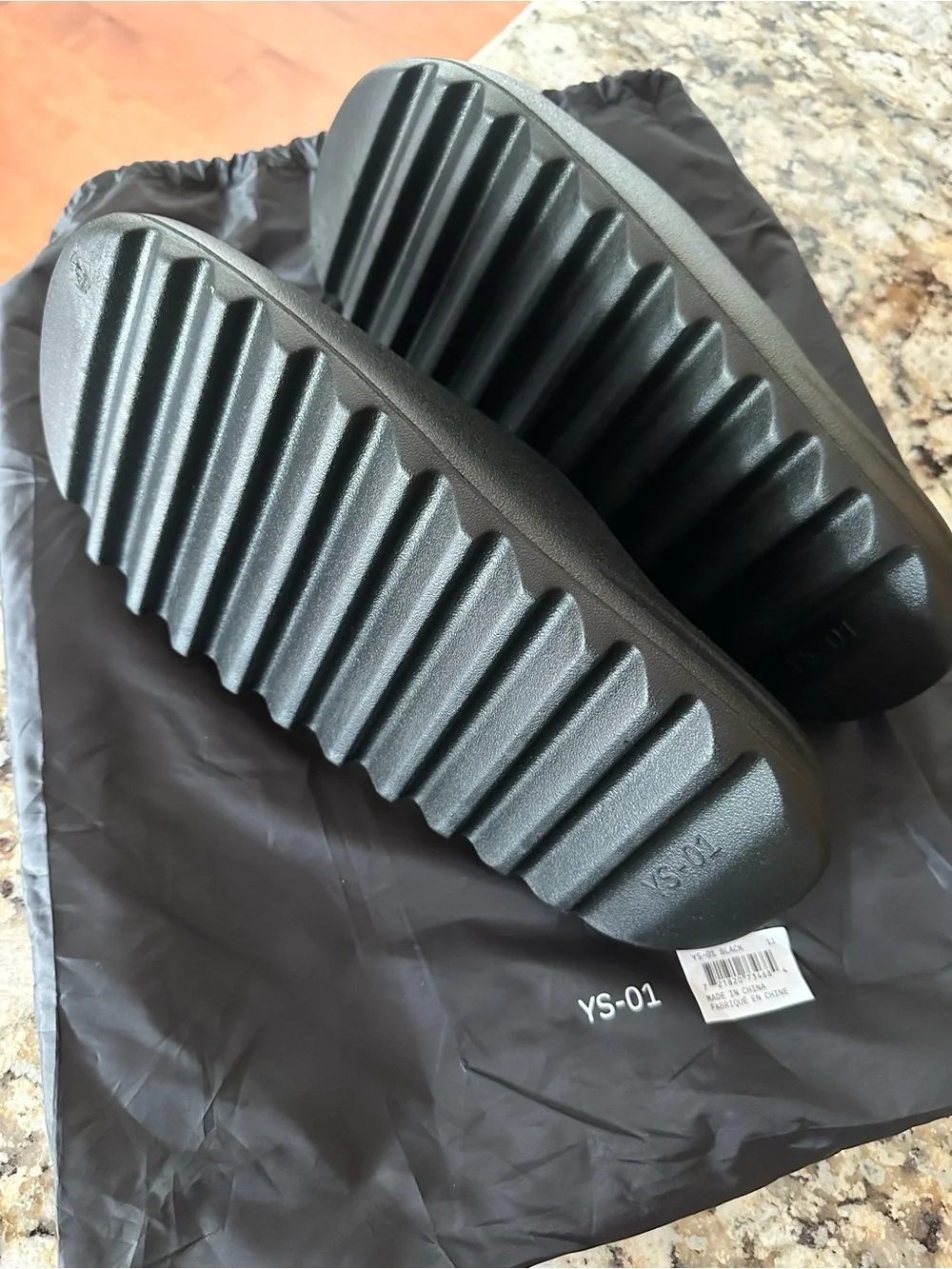 YZY YS-01 Black Slide Men’s Sizes 11 Brand New